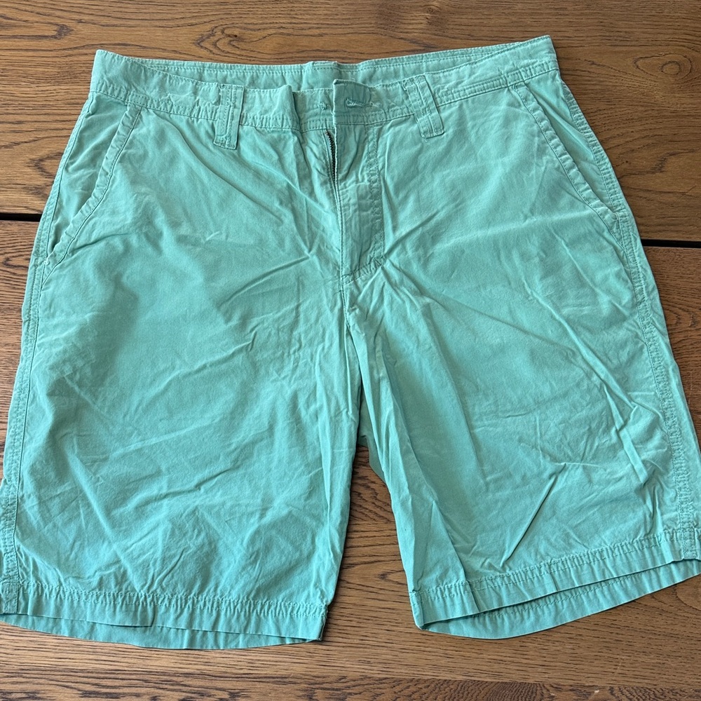 Columbia Men's Light Green Flat Front Shorts